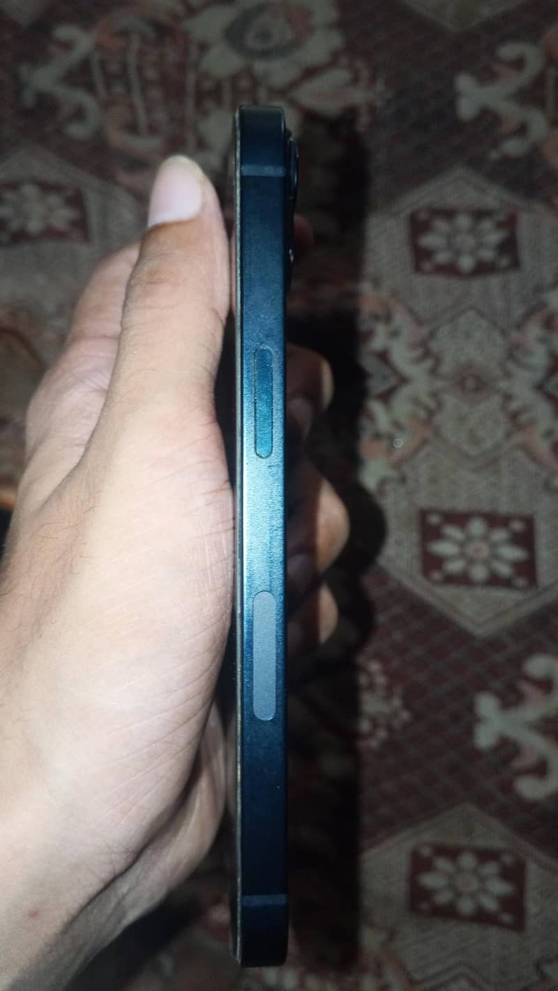 Apple iPhone 13 2