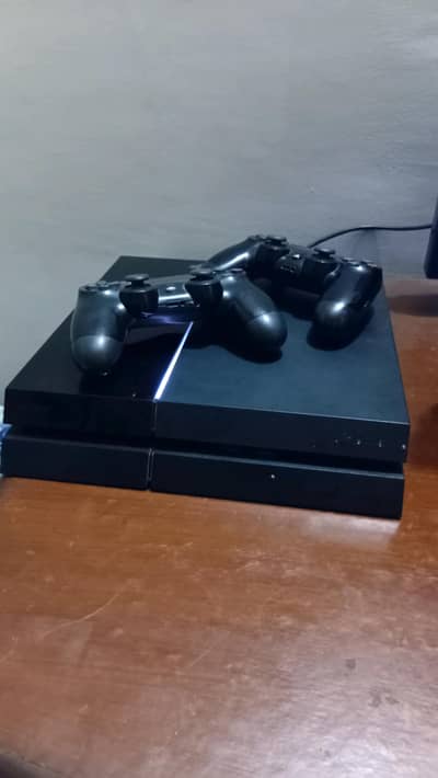 PlaysStation 4 Fiat 500gb With 2 Controller
