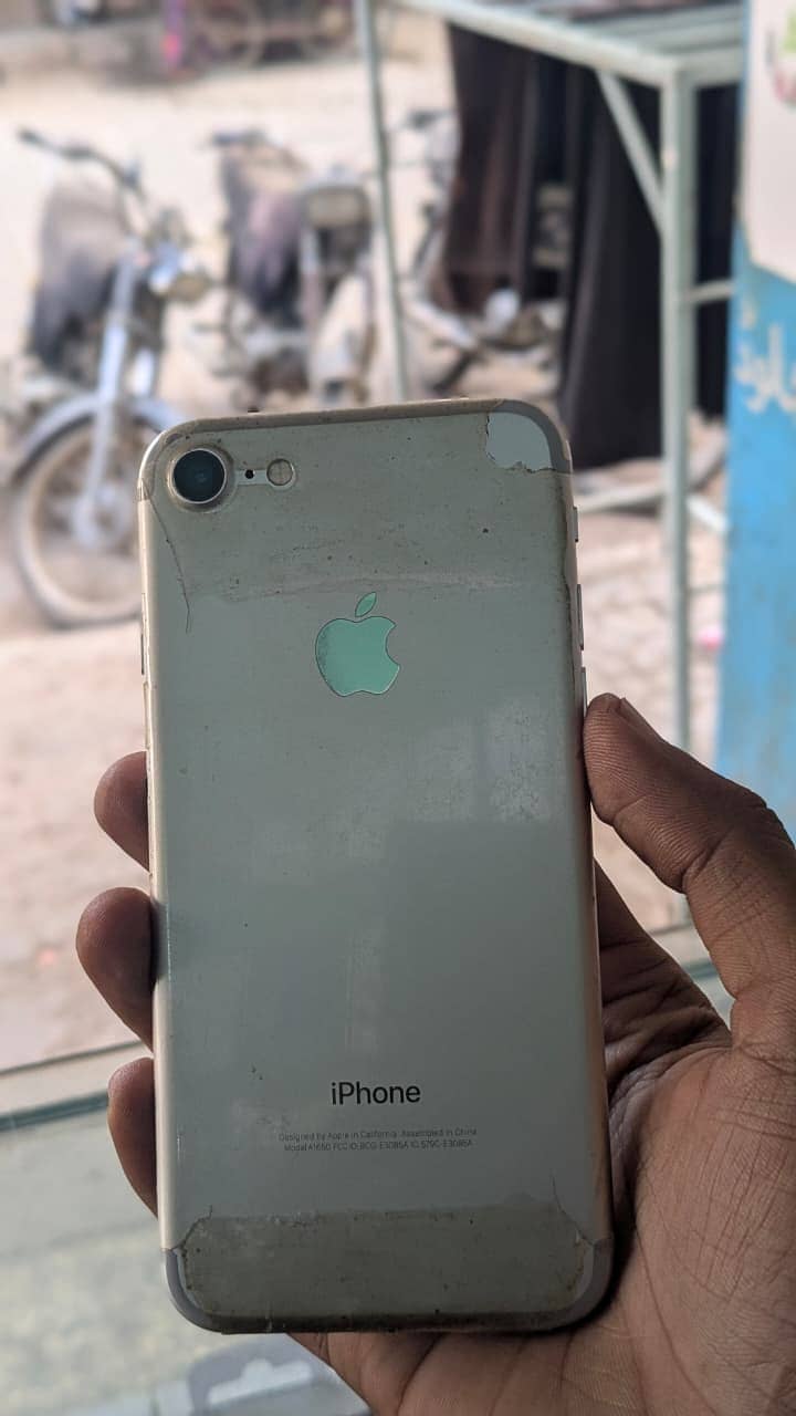 Apple iPhone 7 0
