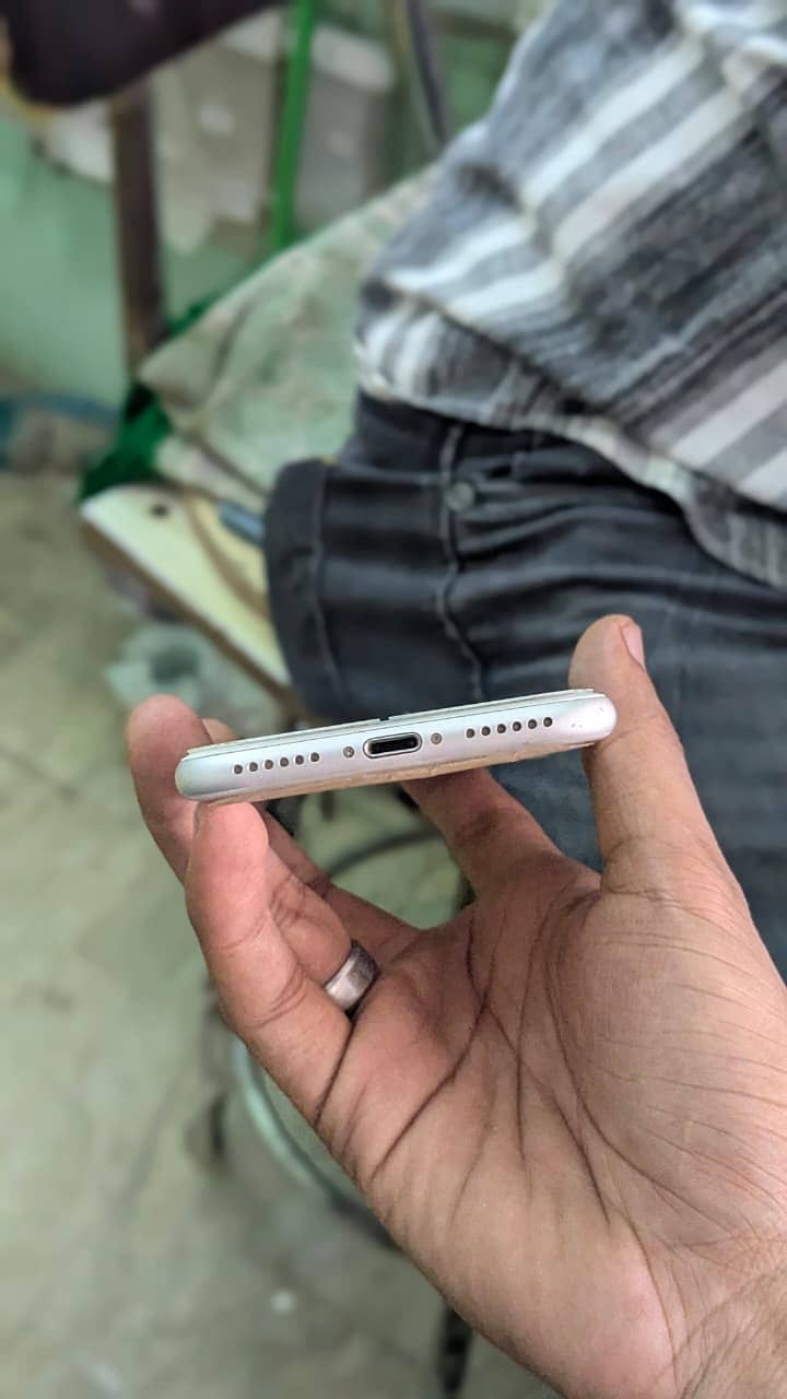 Apple iPhone 7 2