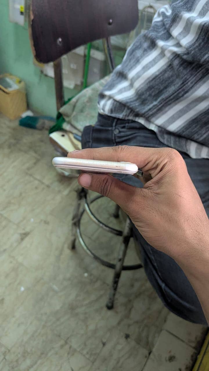 Apple iPhone 7 4