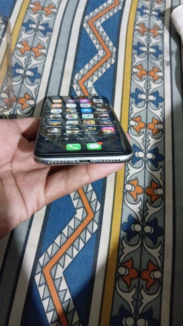 Apple iPhone X 6