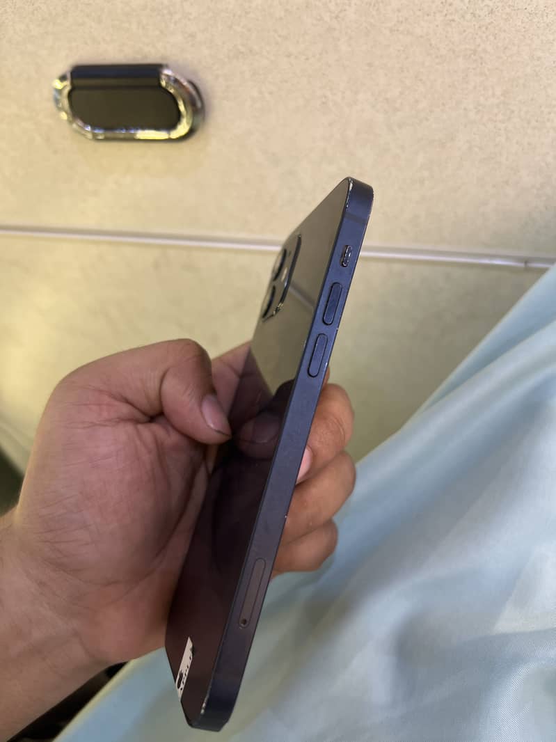 Apple iPhone 12 1