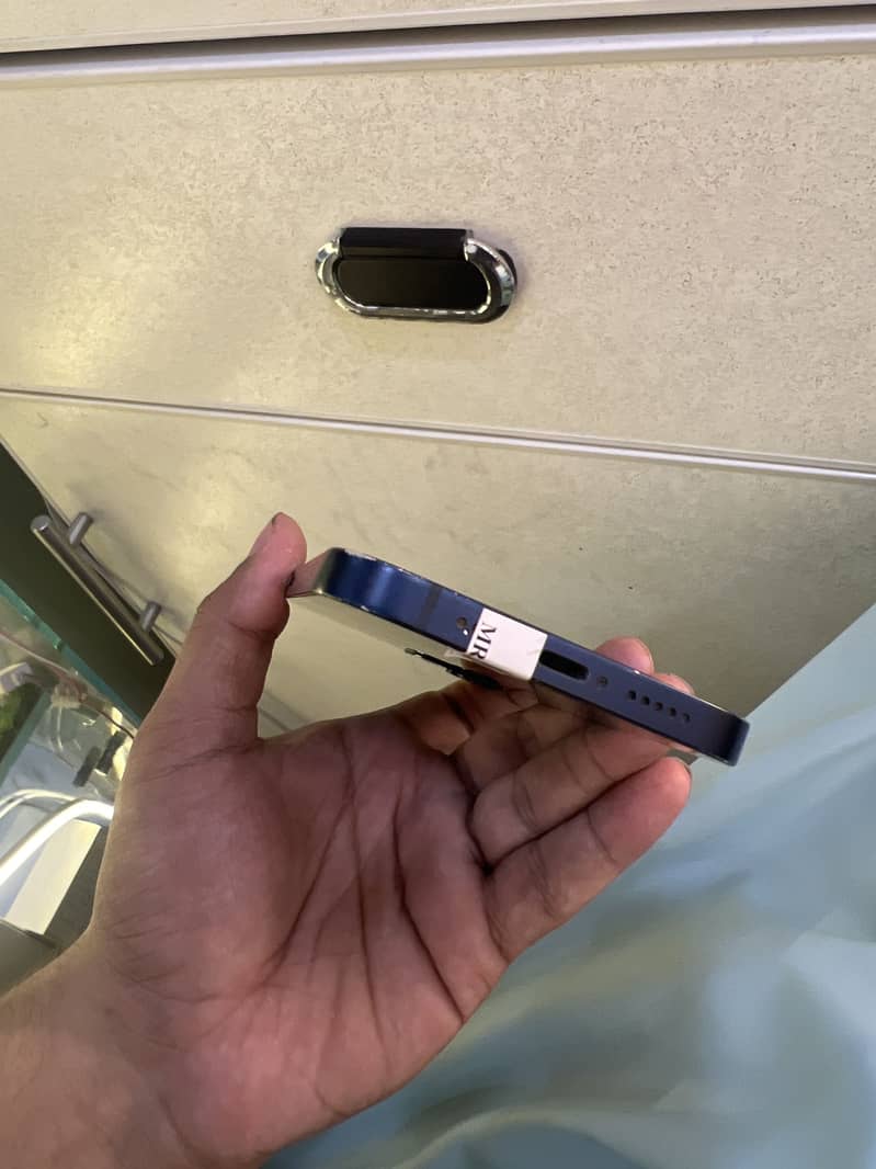 Apple iPhone 12 3
