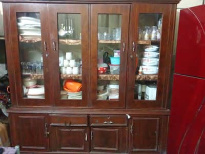Beautiful crockery cabinet برتنوں والی الماری) اچھی حالت میں)