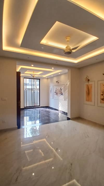 10 Marla House For Sale Ideal Location