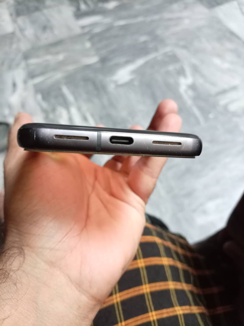Google Pixel 8 4