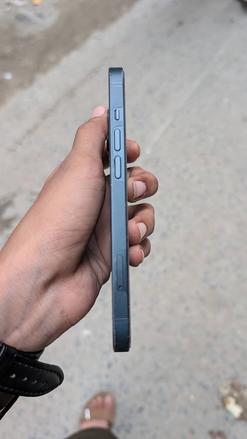 Apple iPhone 13 4