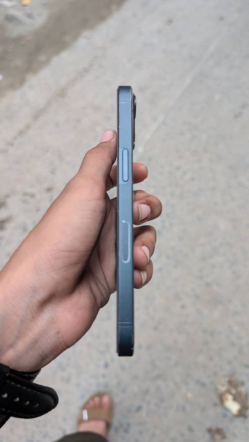 Apple iPhone 13 5