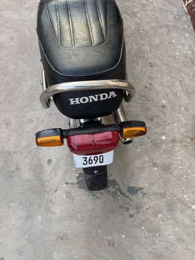 Honda CD 70 2023