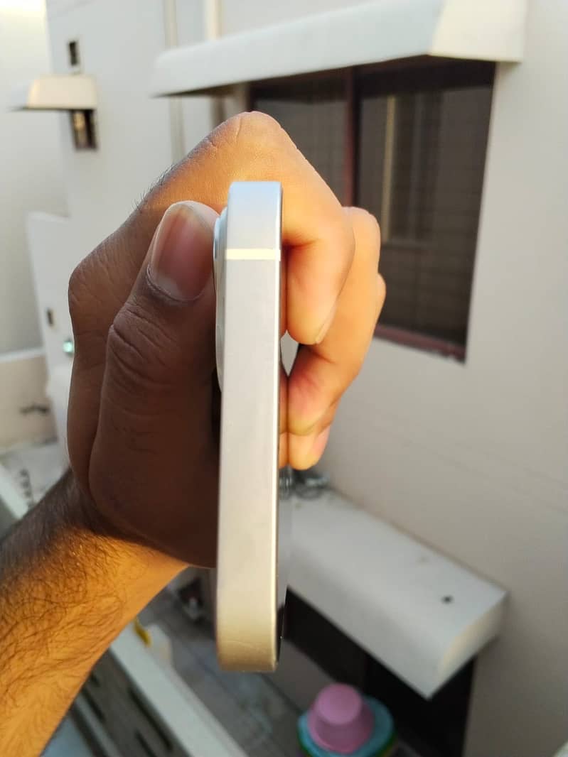 Apple iPhone 13 4