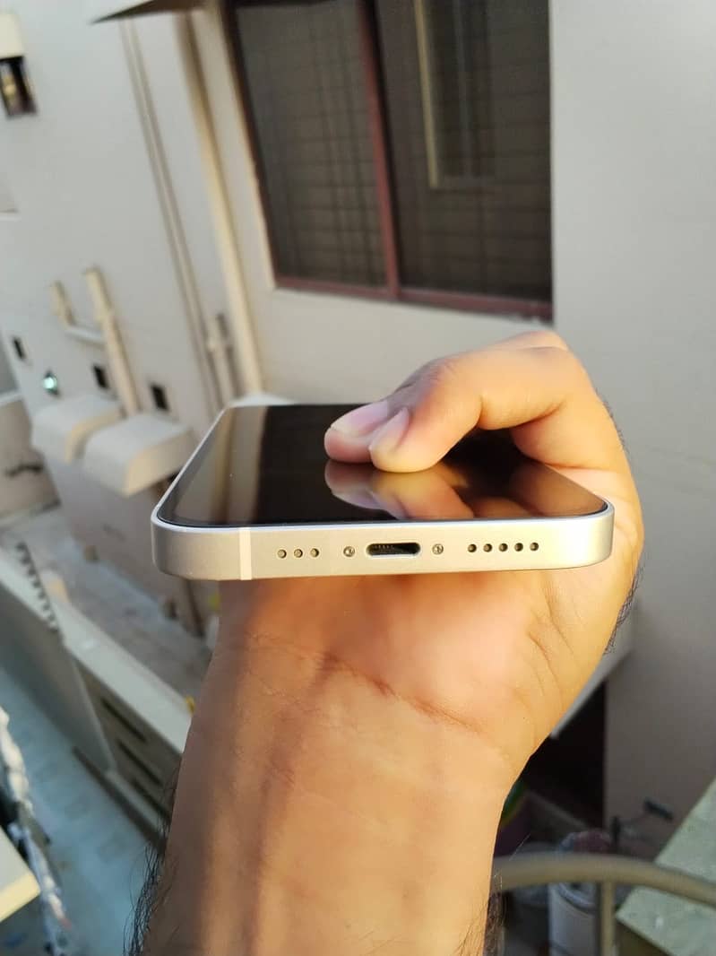 Apple iPhone 13 5