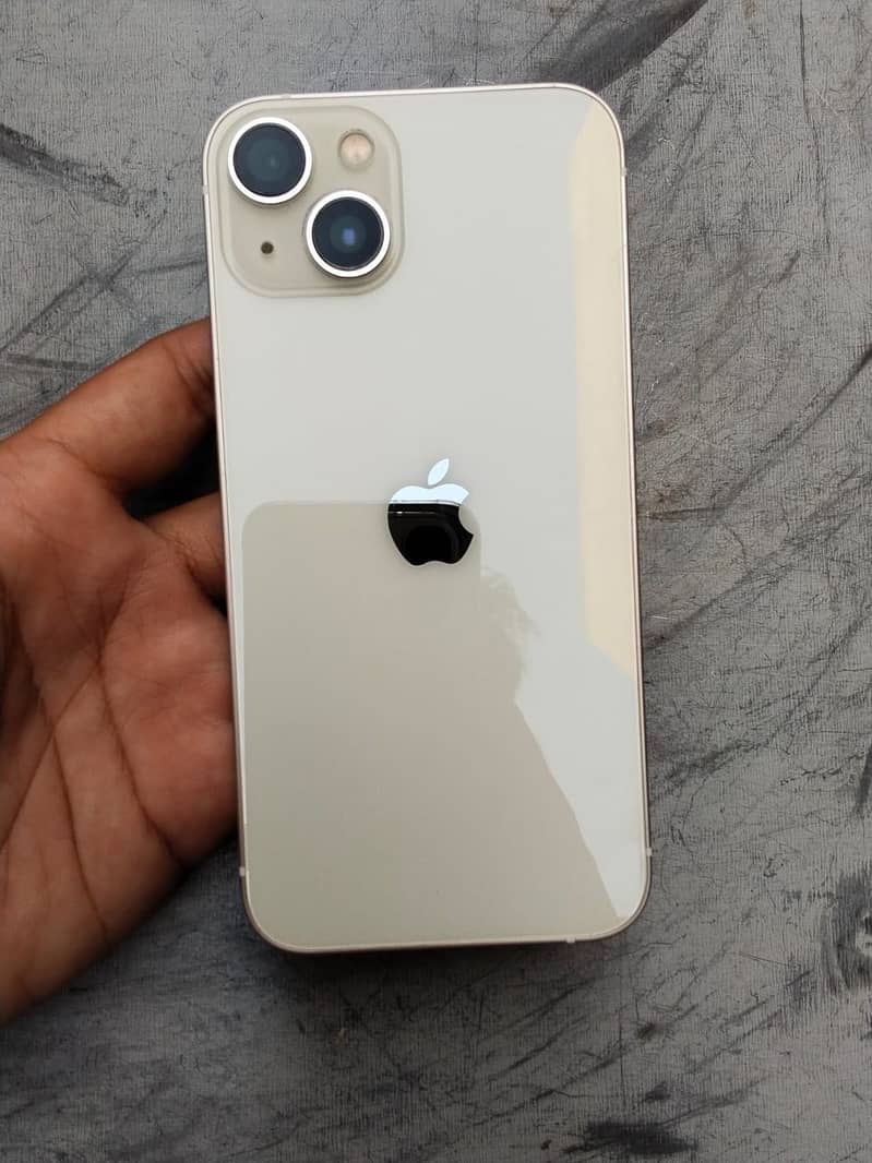 Apple iPhone 13 8