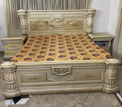 Bedroom furniture set