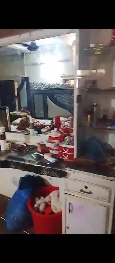 mirrors beauty parlors