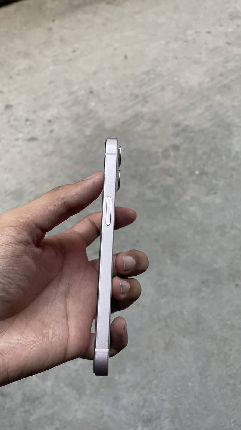 Apple iPhone 13 4