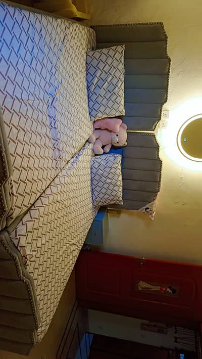 2 single beds with mattress