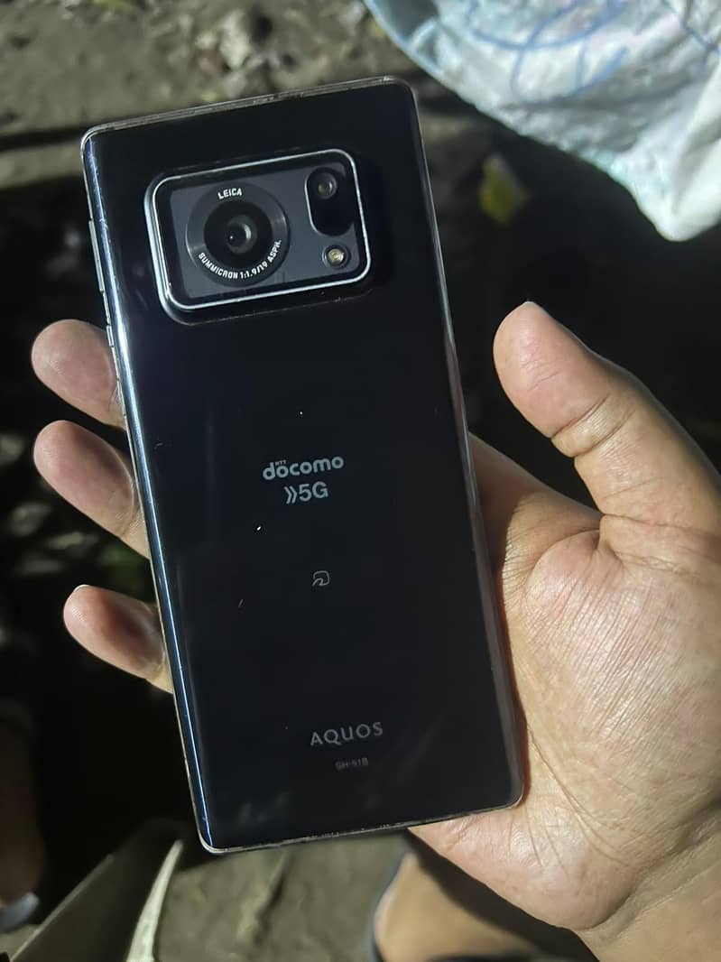 Sharp Aquos R6 5G 1