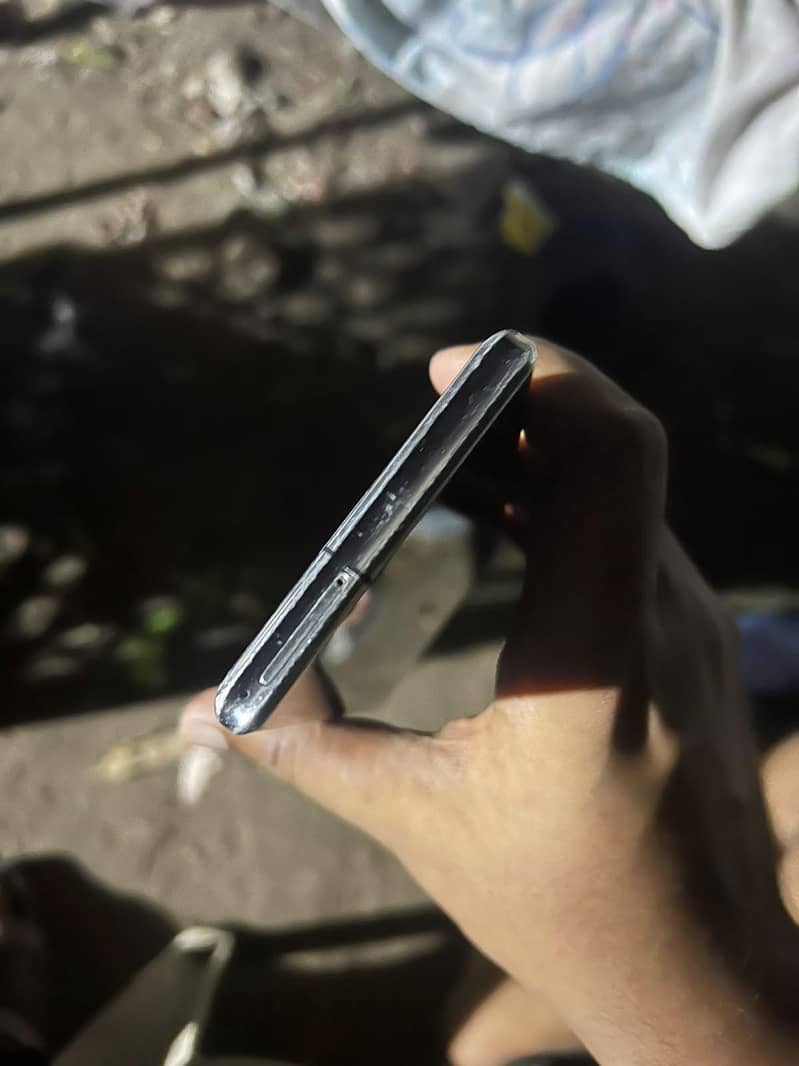 Sharp Aquos R6 5G 2