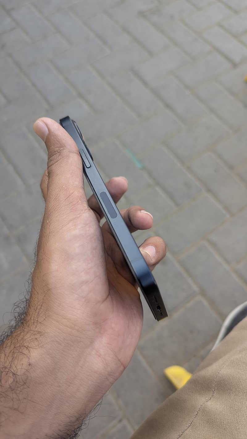 Apple iPhone 13 2