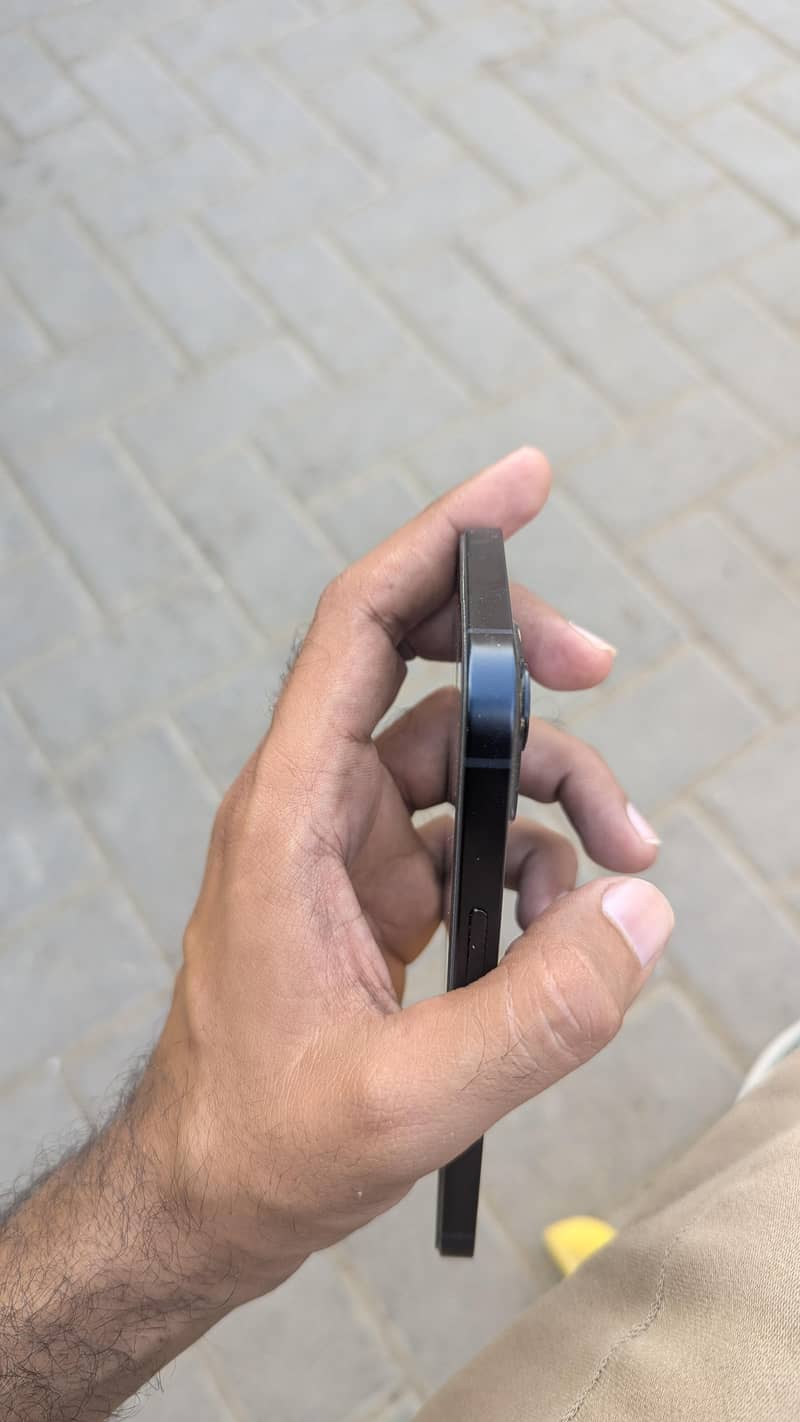 Apple iPhone 13 4