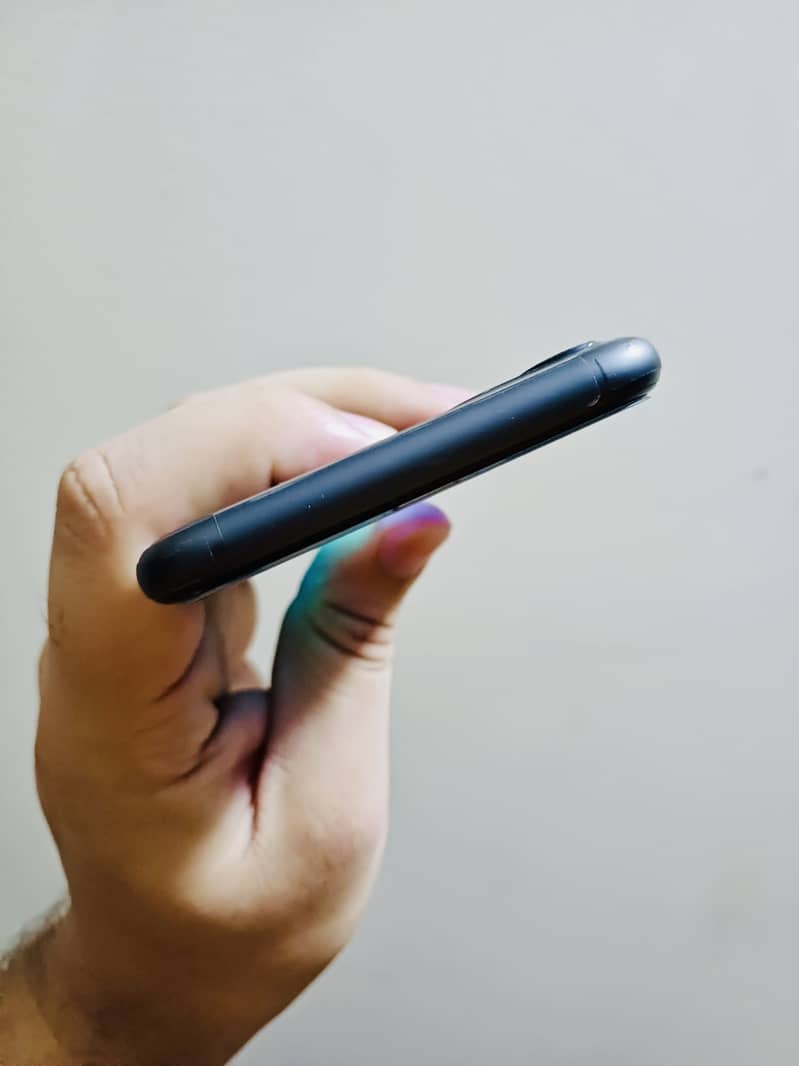 Apple iPhone 11 4