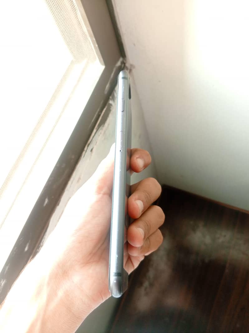 Apple iPhone 8 Plus 4