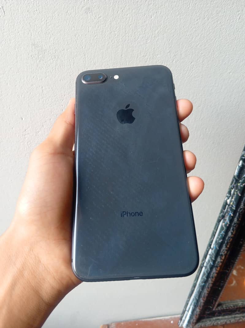 Apple iPhone 8 Plus 5