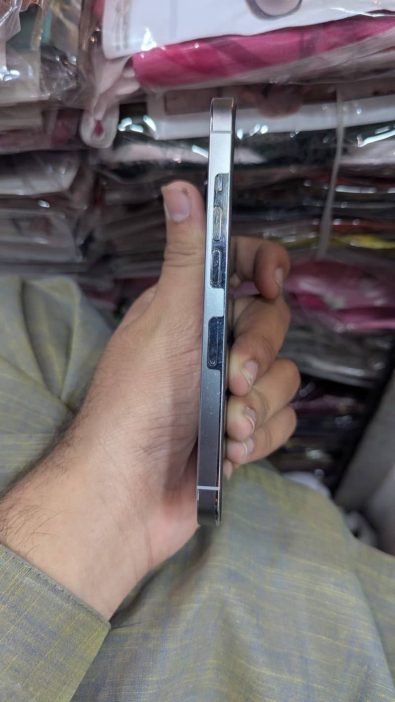 Apple iPhone 13 Pro 4