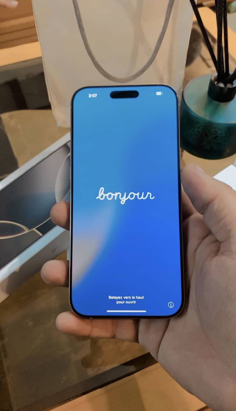 Apple iPhone 16 Pro Max 1