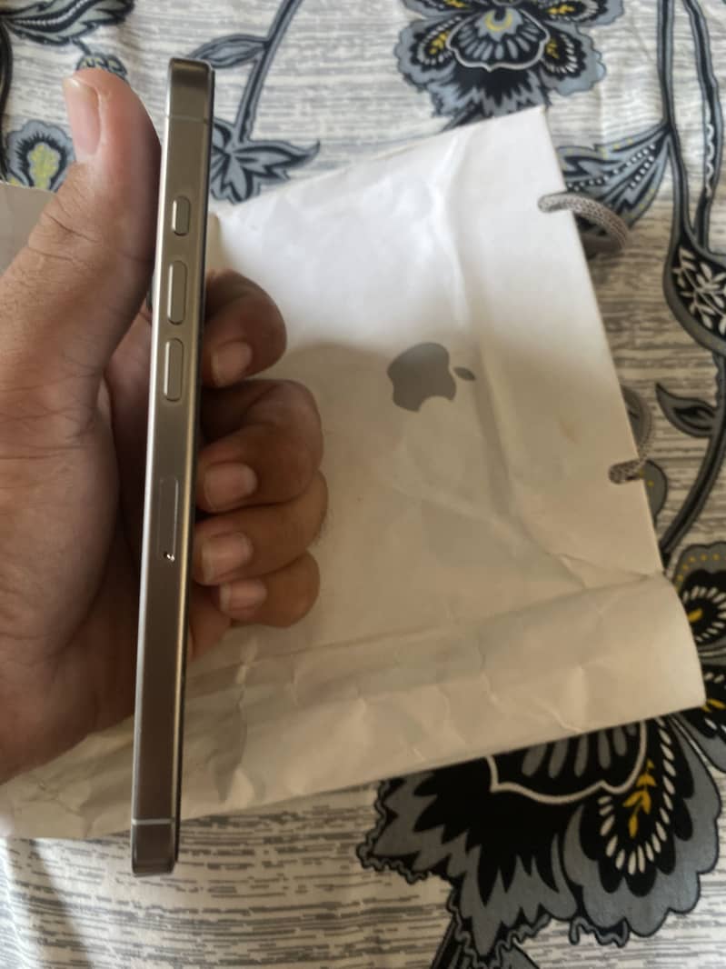 Apple iPhone 16 Pro Max 5