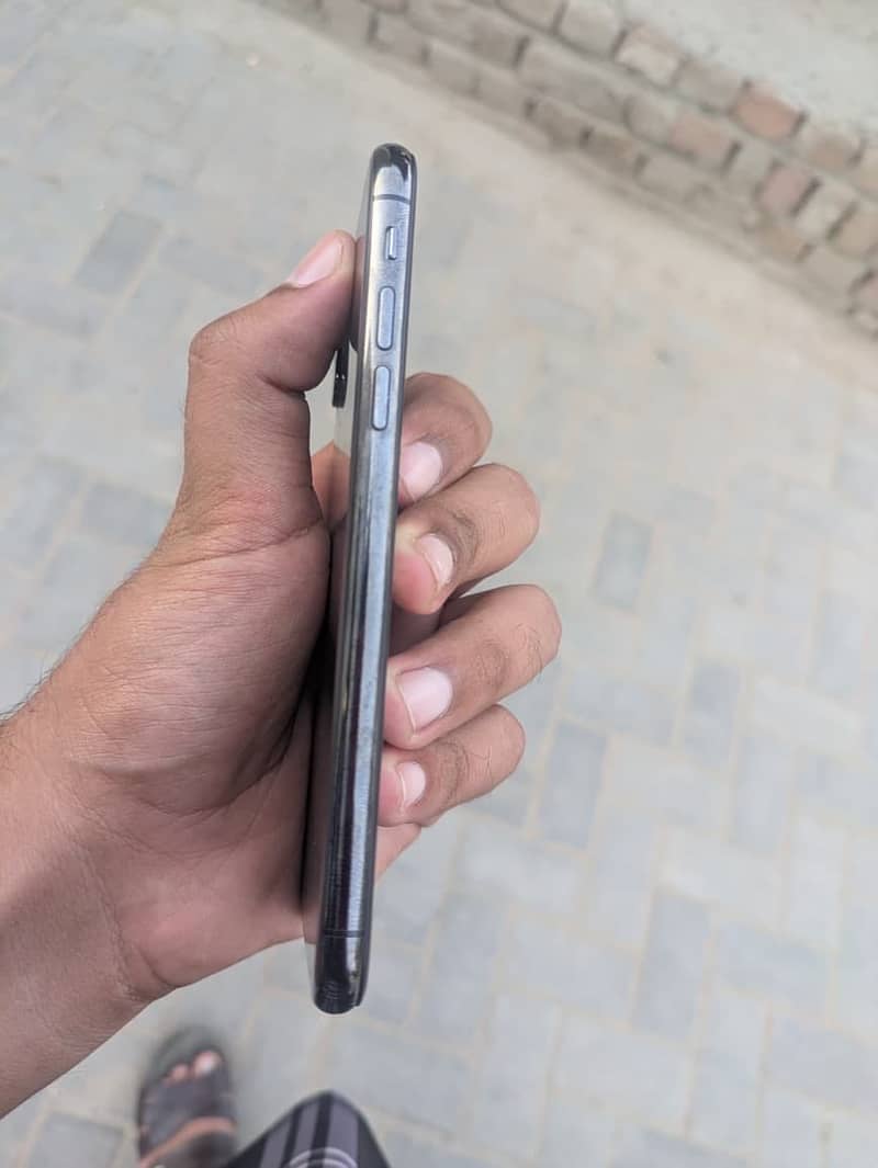 Apple iPhone XS 1