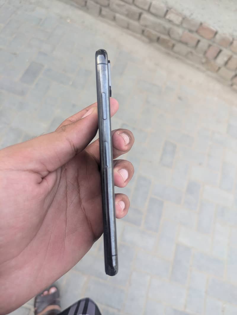 Apple iPhone XS 3