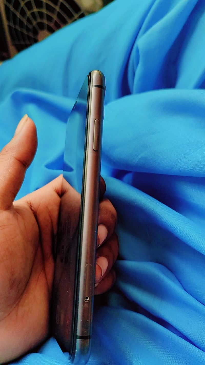 Apple iPhone 11 3