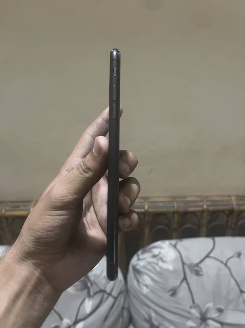 Apple iPhone 7 Plus 5