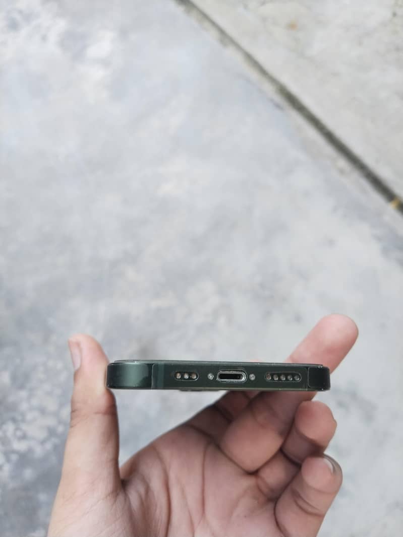 Apple iPhone 13 2