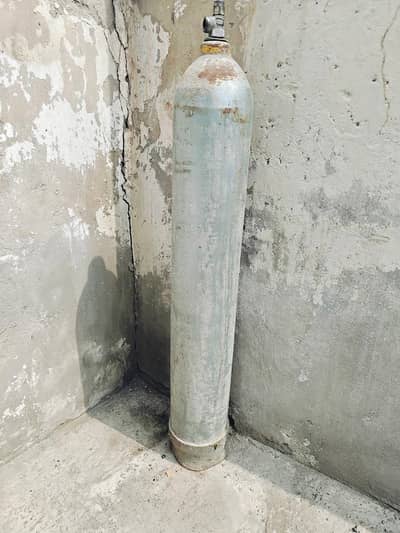 oxygen cylinder