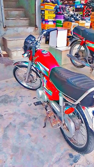 urjnt sale Honda 125 watsap 03225955190