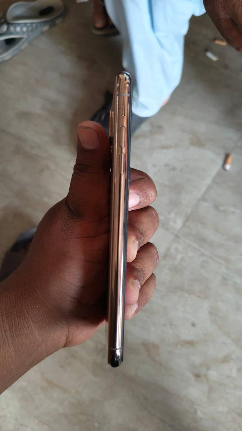 Apple iPhone X 5