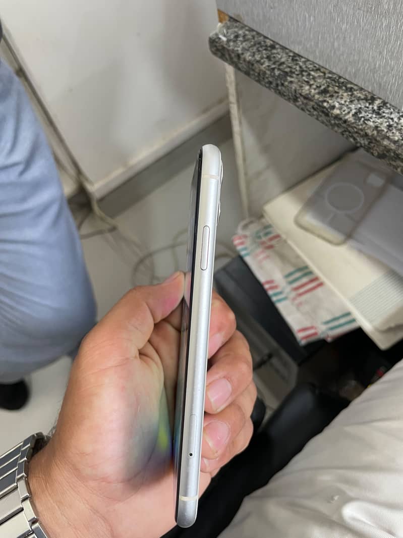 Apple iPhone 11 8