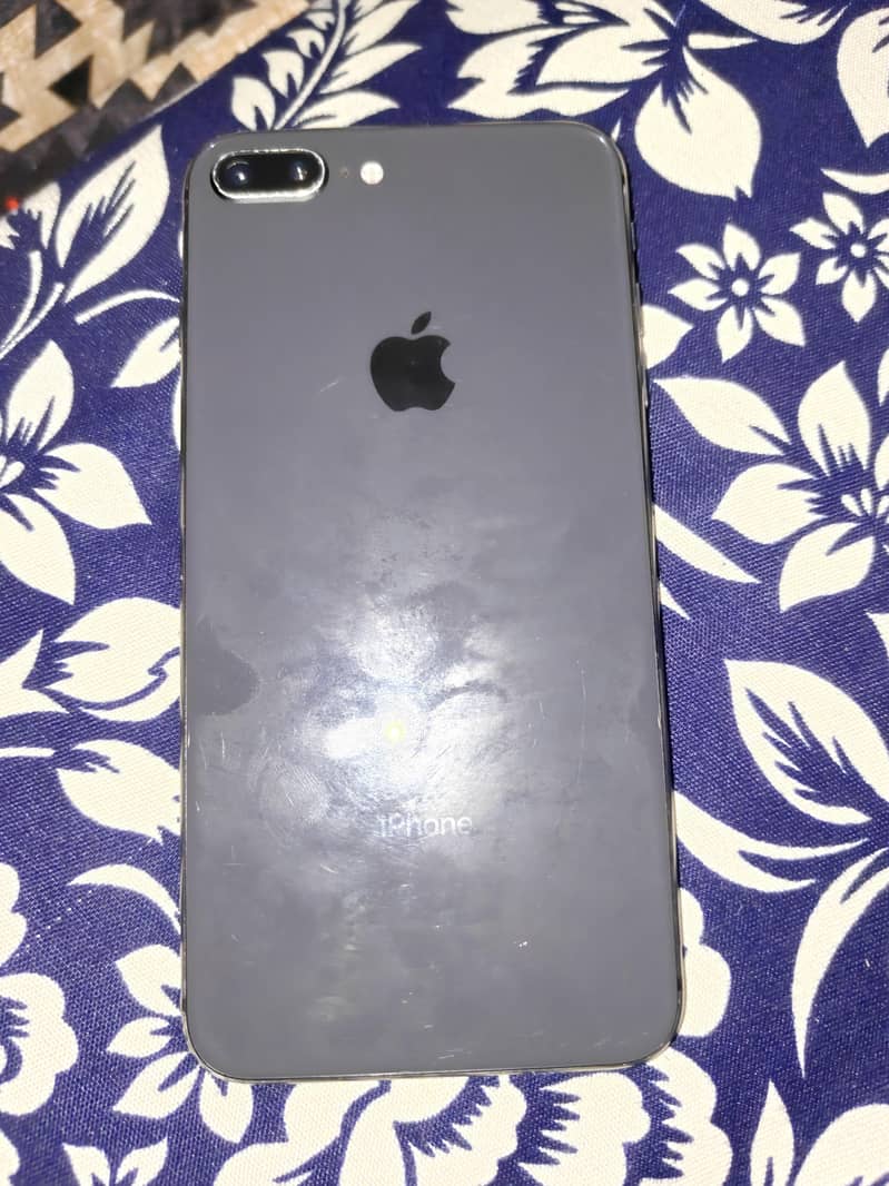 Apple iPhone 8 Plus 3