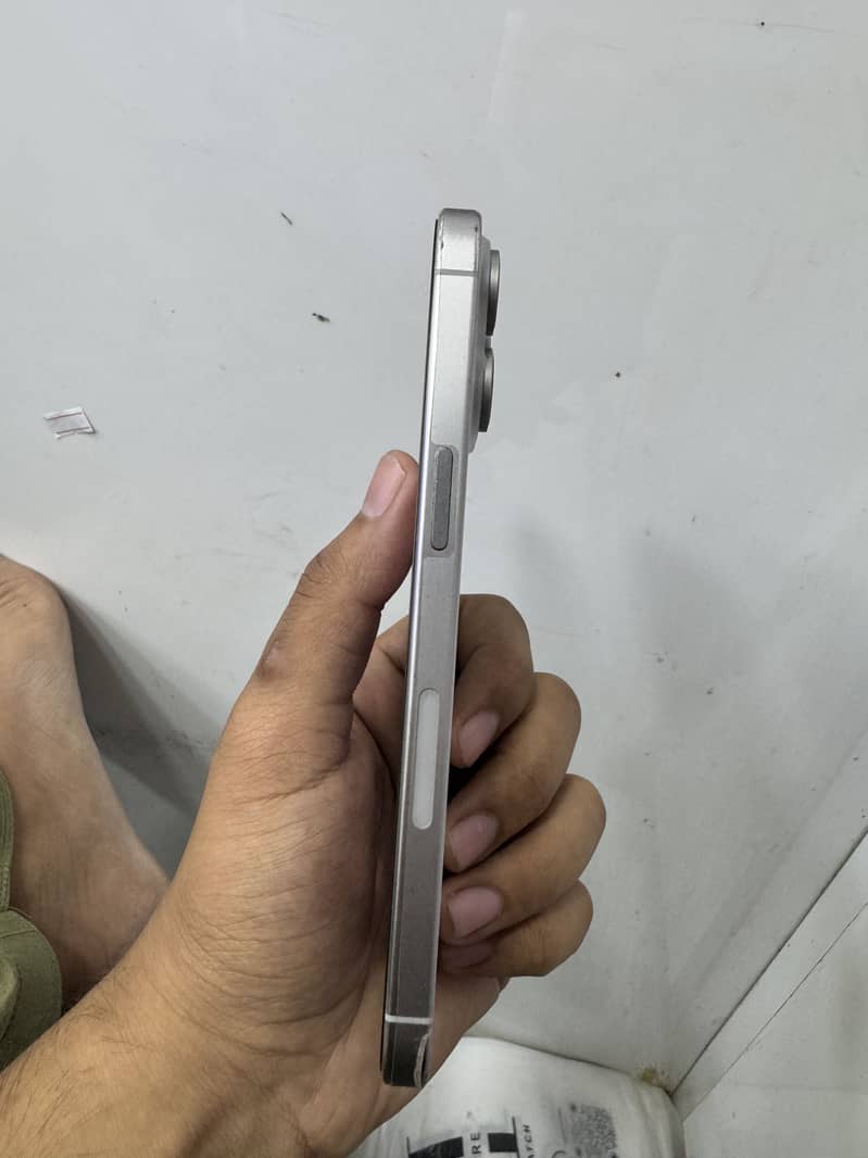 Apple iPhone 15 Pro Max 2