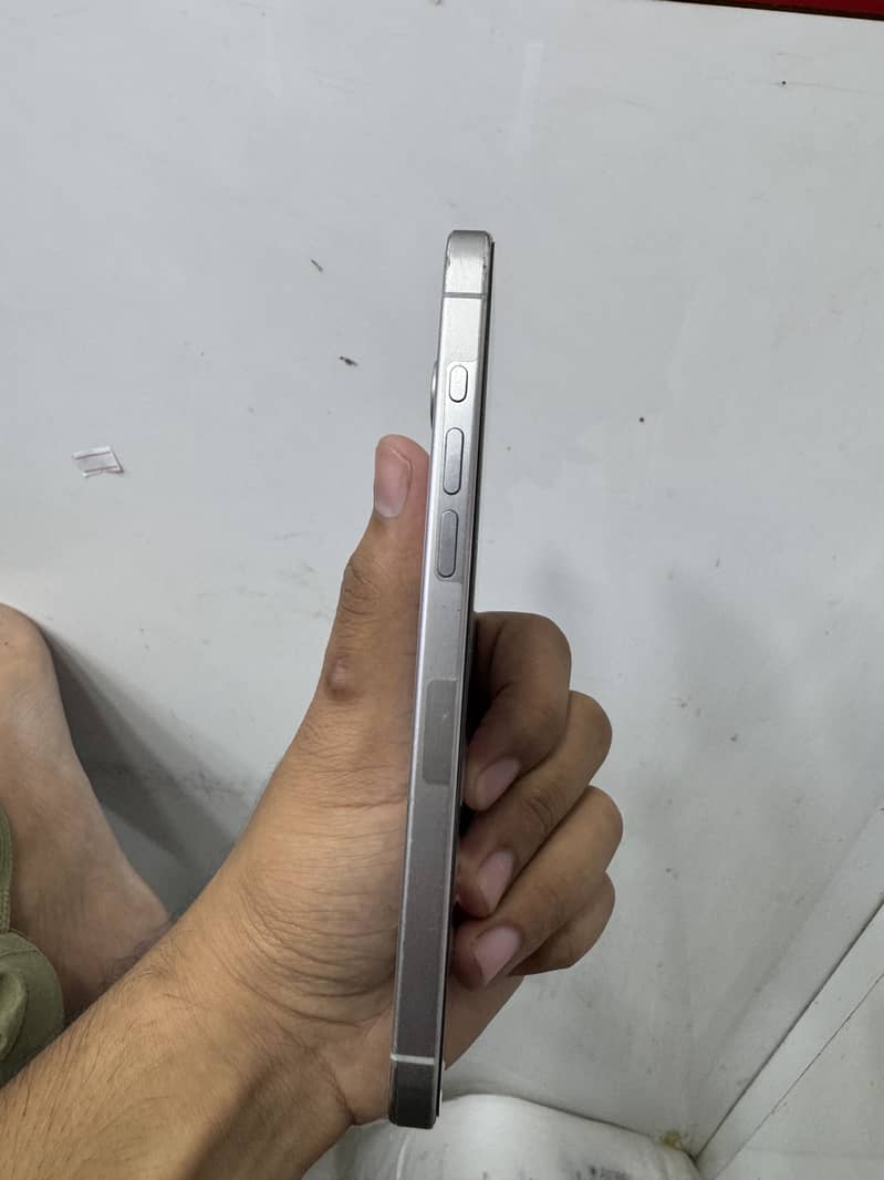 Apple iPhone 15 Pro Max 3