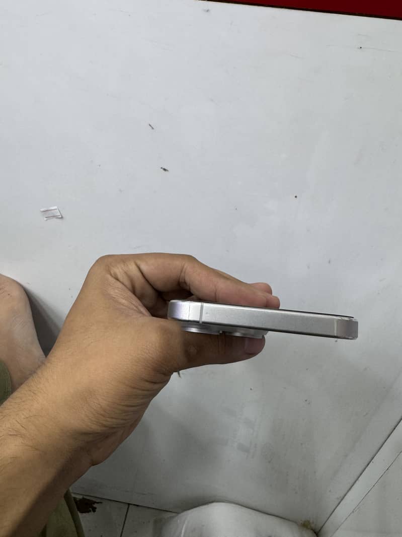 Apple iPhone 15 Pro Max 4