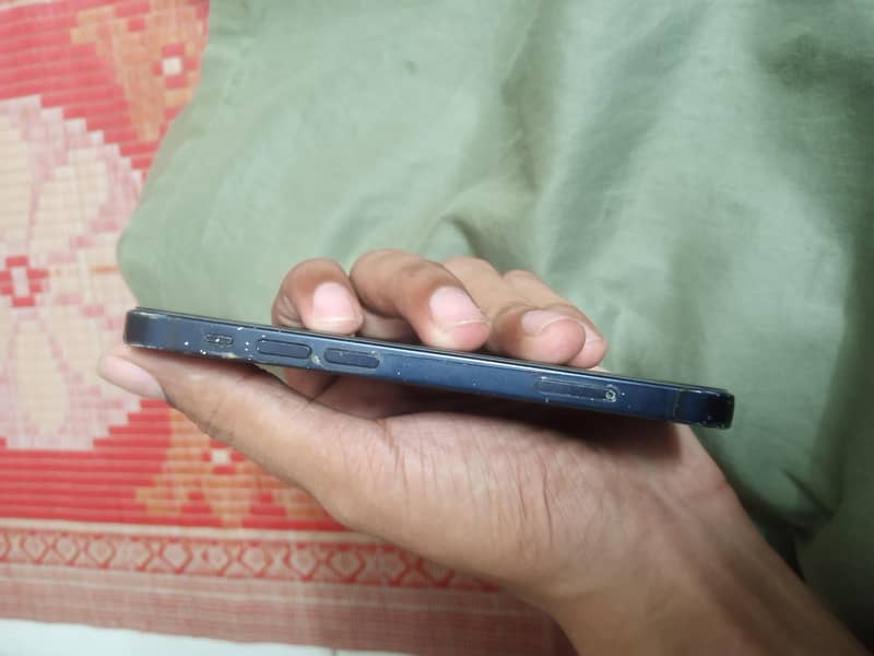 Apple iPhone 12 mini 6