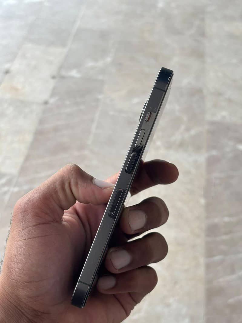 Apple iPhone 13 Pro 1
