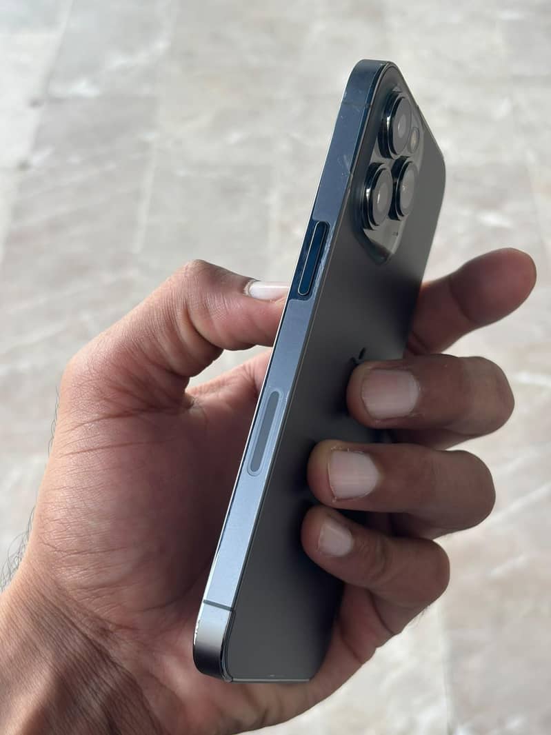Apple iPhone 13 Pro 2