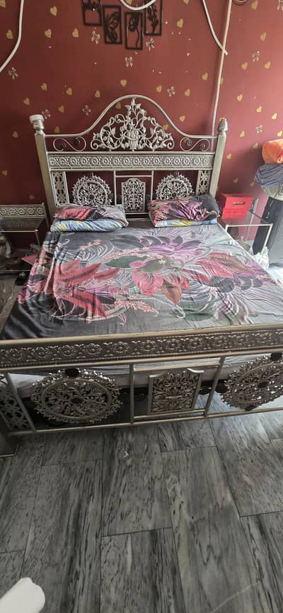 Bed set with dressing table