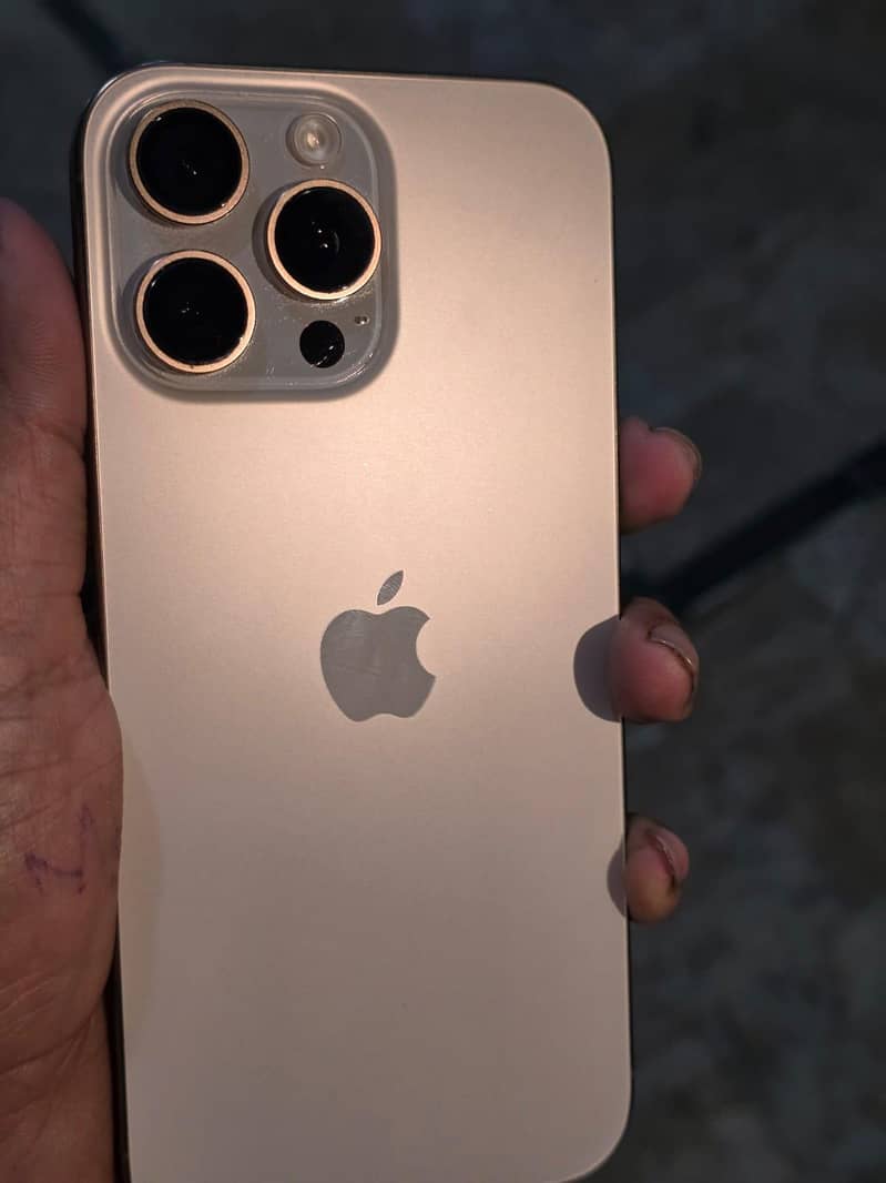 Apple iPhone 16 Pro Max 0