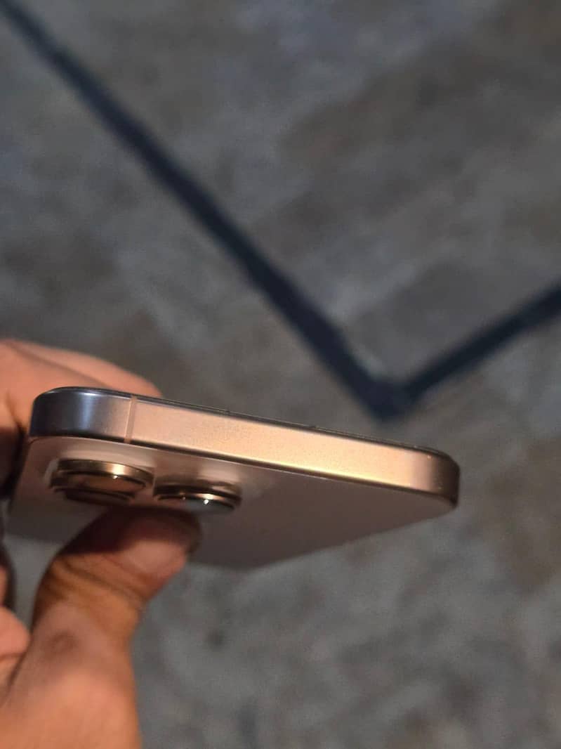 Apple iPhone 16 Pro Max 4